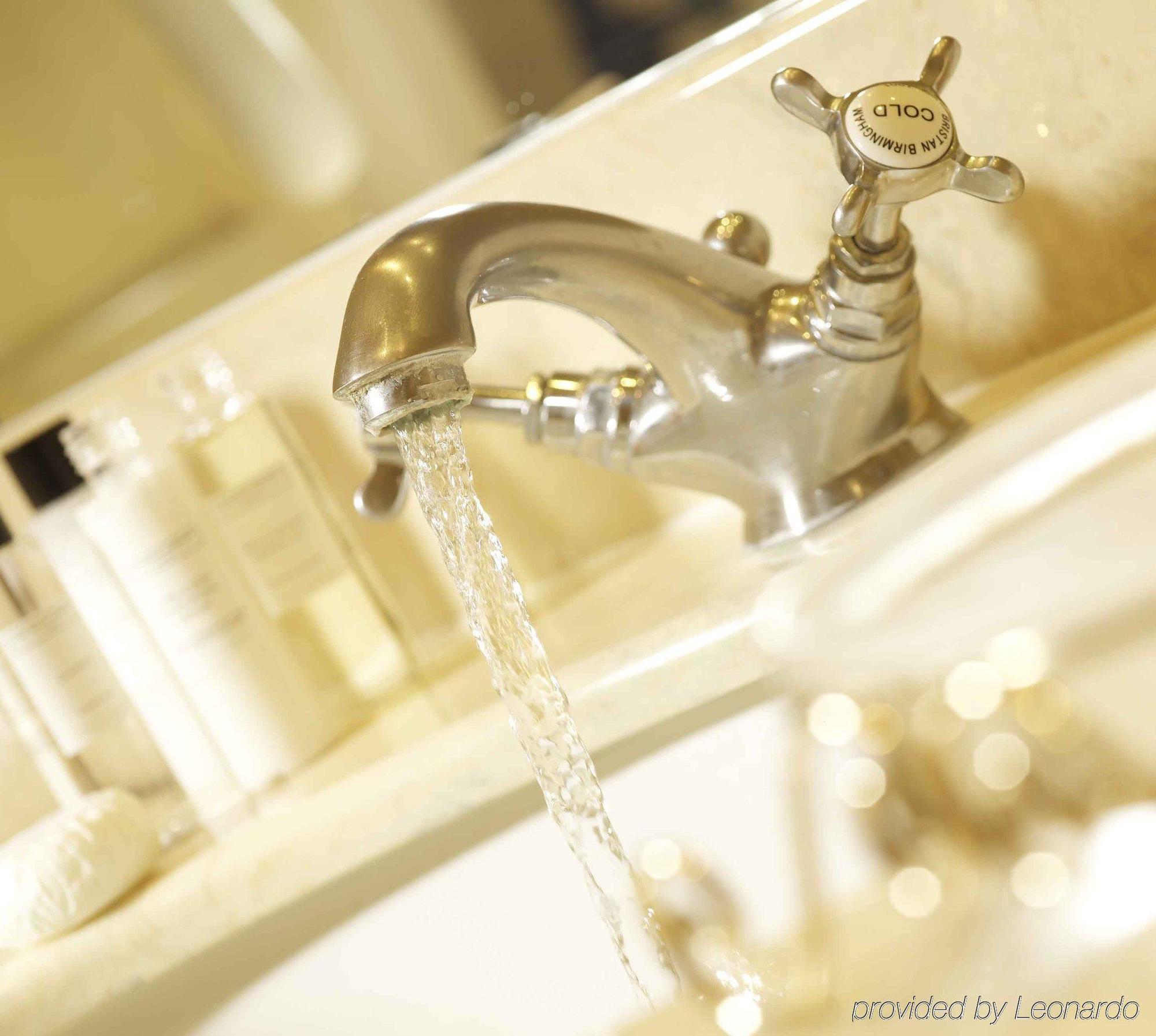 فندق دار ضيافة وييندسور باث المظهر الخارجي الصورة A kitchen tap